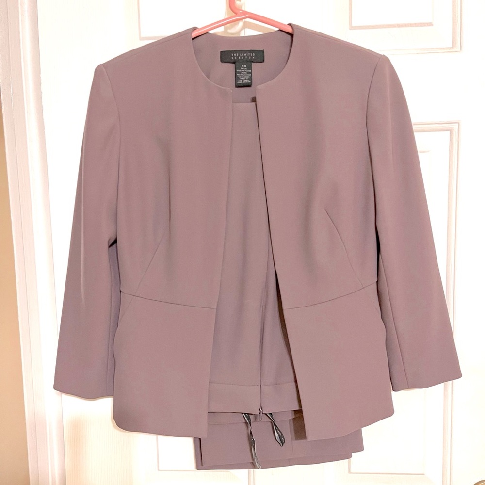 Woman's 2 piece pants suit